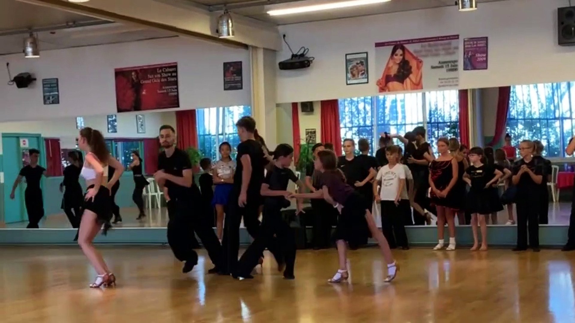 Les élèves de l'école de danse Jean-Luc Habel à l'entraînement - Vidéo  Dailymotion