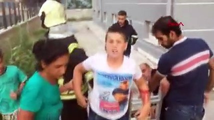 4 metrelik çukura düşen Efe'yi itfaiye kurtardı