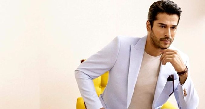 Diriliş Osman'ın başrolü Burak Özçivit, yeni imajıyla hayranlarından tam not aldı