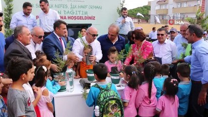 Kocaeli'de eğitime başlayacak 4 bin öğrenciye fidan dağıtıldı