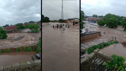 देखें वीडियो, द्वारका में फटे बादल, मानव बस्तियों में बही नदी जैसी जलधारा, घर-मकान डूबे