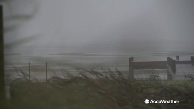 Strong winds whip along North Carolina coast as Dorian arrives