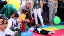 Artvin'de bebekler arası emekleme yarışması renkli görüntülere sahne oldu