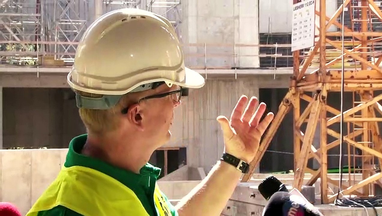 Montują dach na budynku orientarium w łódzkim zoo. Montaż ma się zakończyć przed zimą