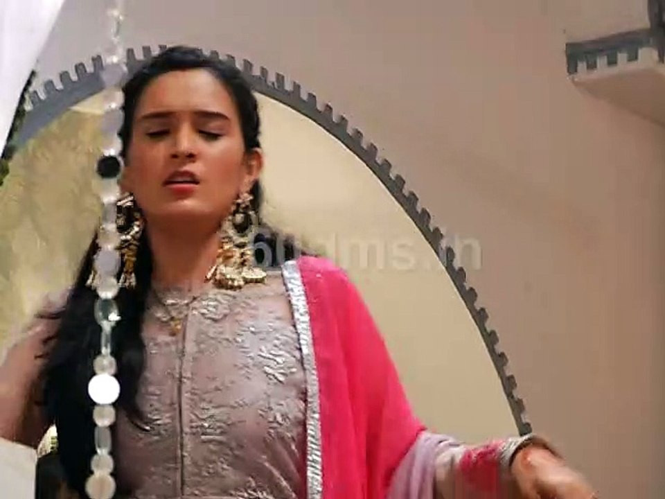 Yeh Rishta Kya Kehlata Hai | Naira Saved to Vedika From Falling | ये