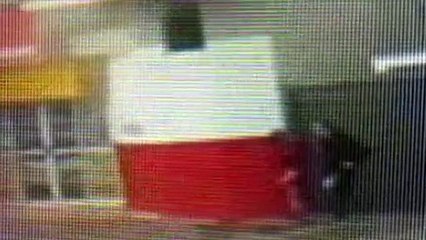 Vídeo mostra dupla acusada de roubar carro no Bairro Neva