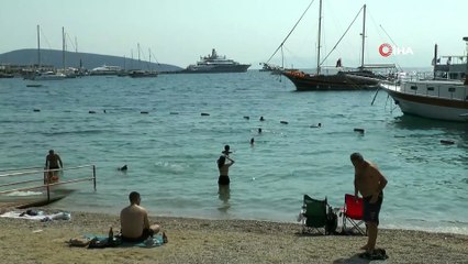 Milyon dolarlık yat yanına 100 metre yaklaşanı batırıyor