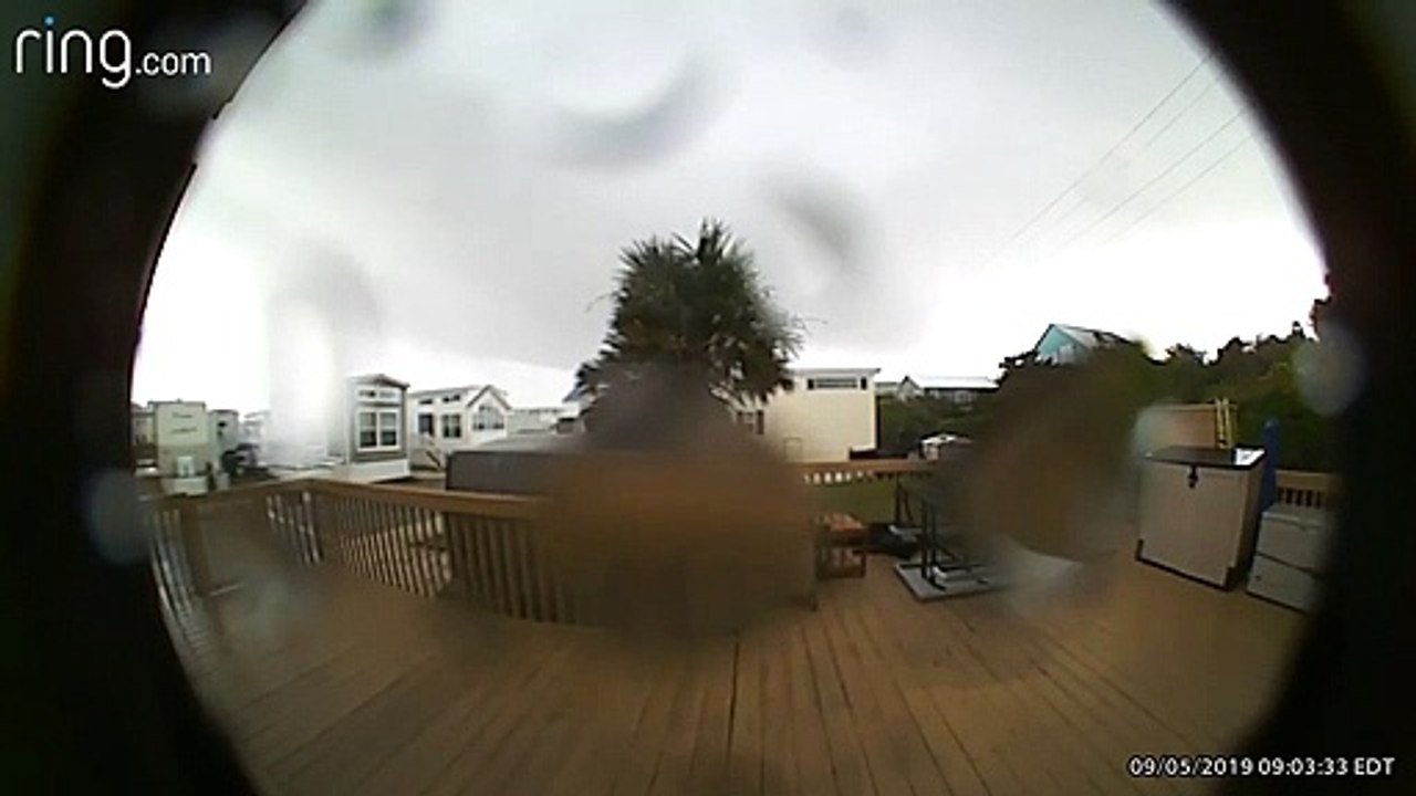 Il voit sa maison se faire emporter par l’ouragan Dorian via une caméra
