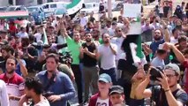 İdlib'deki siviller, rejim ve Rusya'yı protestoyu sürdürüyor