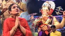 Raveena Tandon Seeks BLESSINGS With Daughter At Lal Baug Cha Raja Ganpati 2019