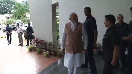 PM से गले मिलकर रोने लगे इसरो चीफ, मोदी ने ऐसे बढ़ाई हिम्मत VIDEO
