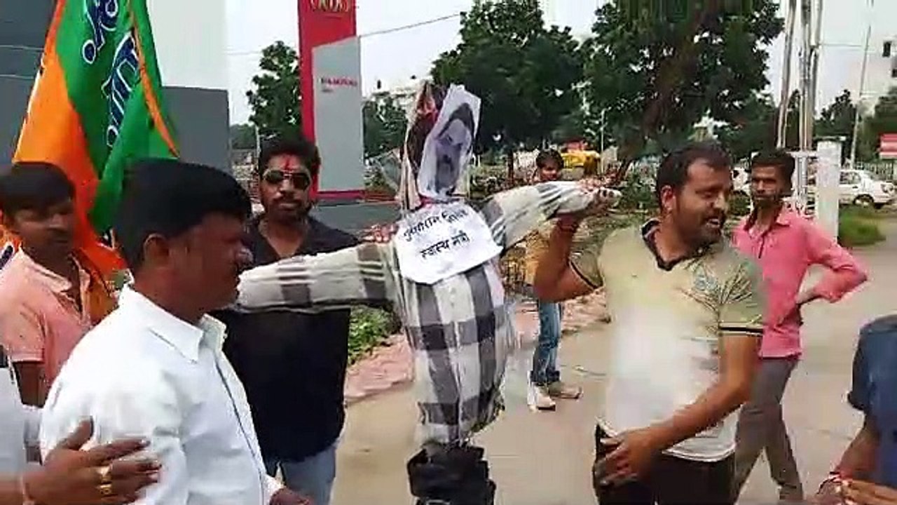 मंत्री तुलसी सिलावट का पुतला दहन किया गया