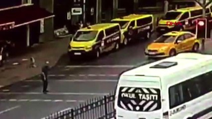 Beşiktaş'ta genç kıza otomobilin çarpma anı kamerada