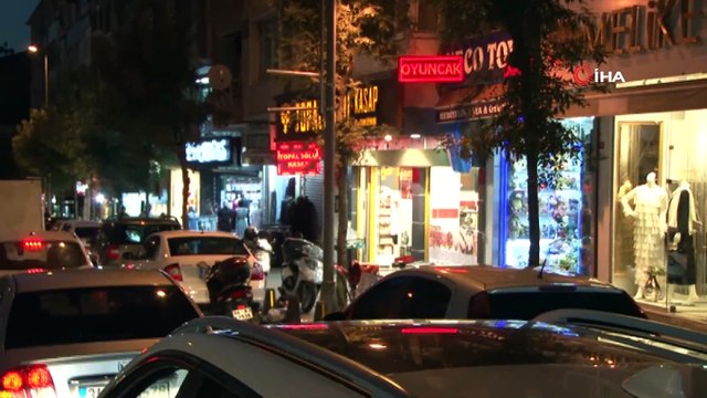 Güngören'de taciz iddiası ortalığı ayağa kaldırdı...Esnafın tacizciyi linç etmeye çalıştığı anlar kamerada