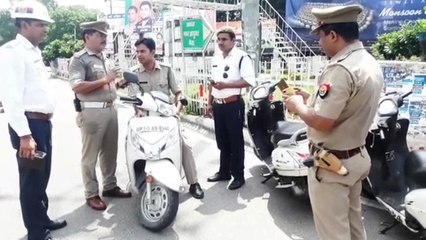 मेरठ: ट्रैफिक नियम तोड़ना पुलिसवालों को पड़ा भारी, इंस्पेक्टर समेत 52 पुलिसकर्मियों के कटे चालान