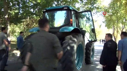 TBMM Başkanı Şentop ile Bakan Pakdemirli İTÜ’de Yerli Elektrikli Traktör Kullandı