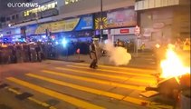Noite de protestos violentos em Hong Kong