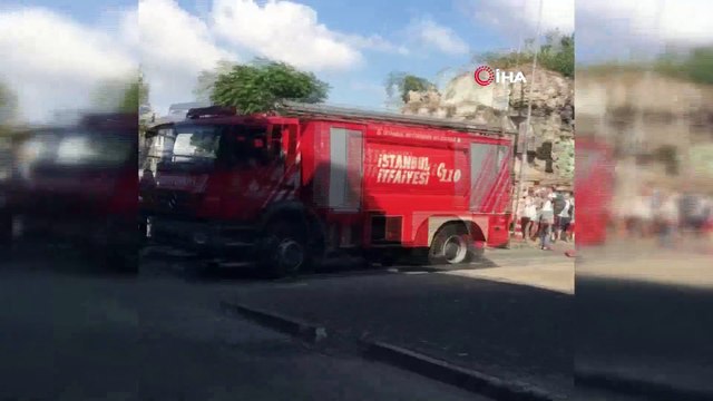 Fatih'te ahşap binada yangın