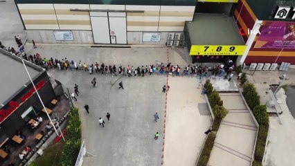 Oyun fuarına yoğun katılım nedeniyle oluşan kuyruk havadan görüntülendi