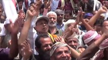 اليمنيون يتظاهرون مطالبين بطرد الإمارات من بلادهم