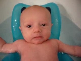 Nathan dans son bain