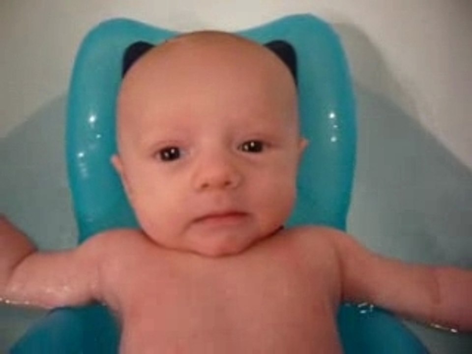 Nathan dans son bain