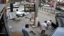 Bursa otomobilin, başka bir otomobille çarpışıp takla attığı kaza kamerada