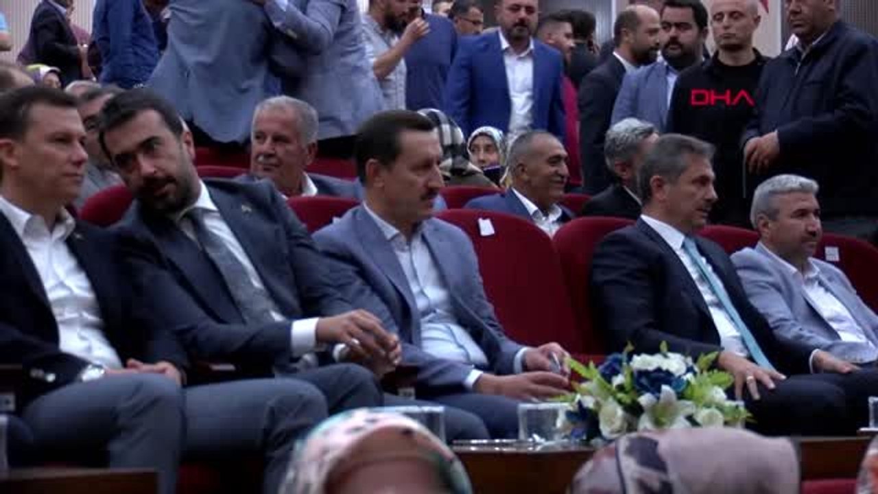 Ak parti genel sekreteri şahin: işçi kardeşlerimizin ekmeğiyle oynarsan, ankara'yı sana dar...