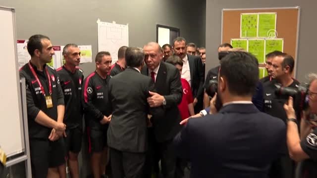 Cumhurbaşkanı Erdoğan, A Milli Futbol Takımı'nı tebrik etti