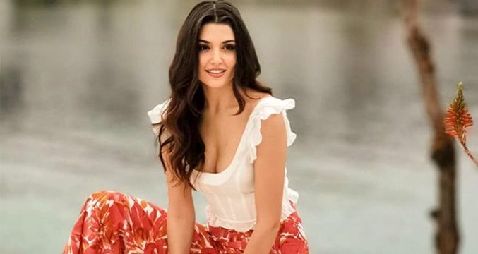 Oyuncu Hande Erçel, kendisine Bazlama surat diyen fenomene tazminat davası açtı