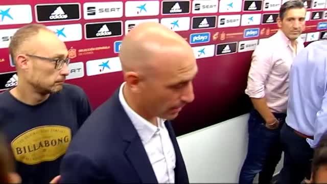 El Molinón rinde homenaje a Quini