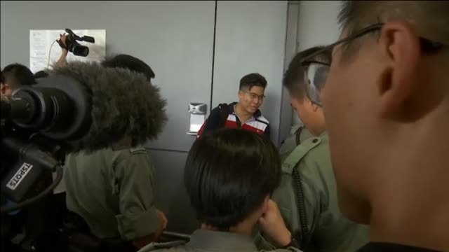 Pekín contiene el intento de los opositores de bloquear el aeropuerto de Hong Kong