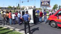 Diyarbakır’da otomobil ile yolcu minibüsü çarpıştı: 11 yaralı
