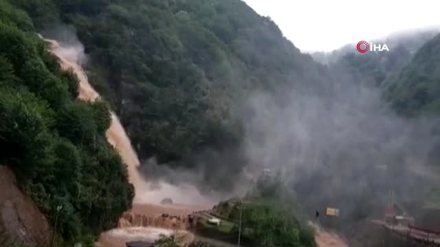 Ağaran Şelalesi şiddetli yağmurun ardından yine taştı