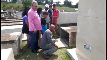 Família afirma que corpo de mulher não está mais em local onde foi sepultado