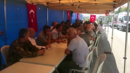 Eşinden ayrılmak istemeyen adam kendini yakmaya kalktı