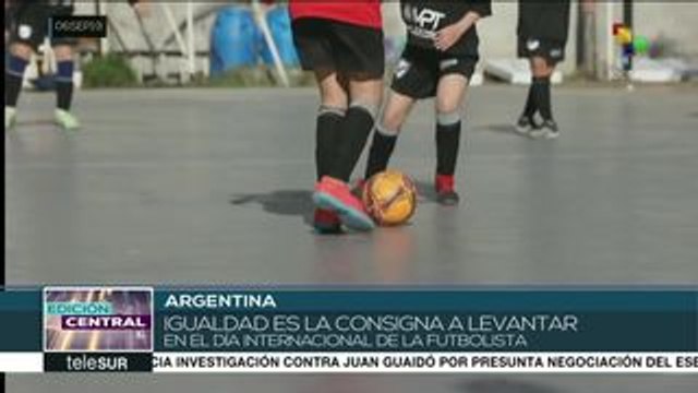 Argentina: más de 60 deportistas conmemoran el Día de las Futbolistas