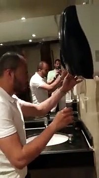 لما تاخد صاحبك لمكان و ينبهر