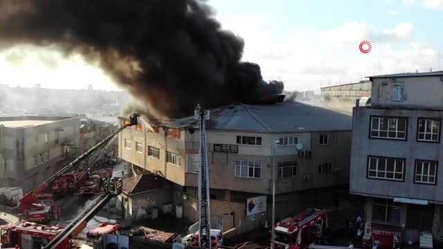 Bayrampaşa'da tekstil atölyesindeki yangın havadan görüntülendi