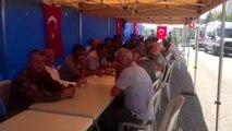 Eşinden ayrılmak istemeyen adam kendini yakmaya kalktı