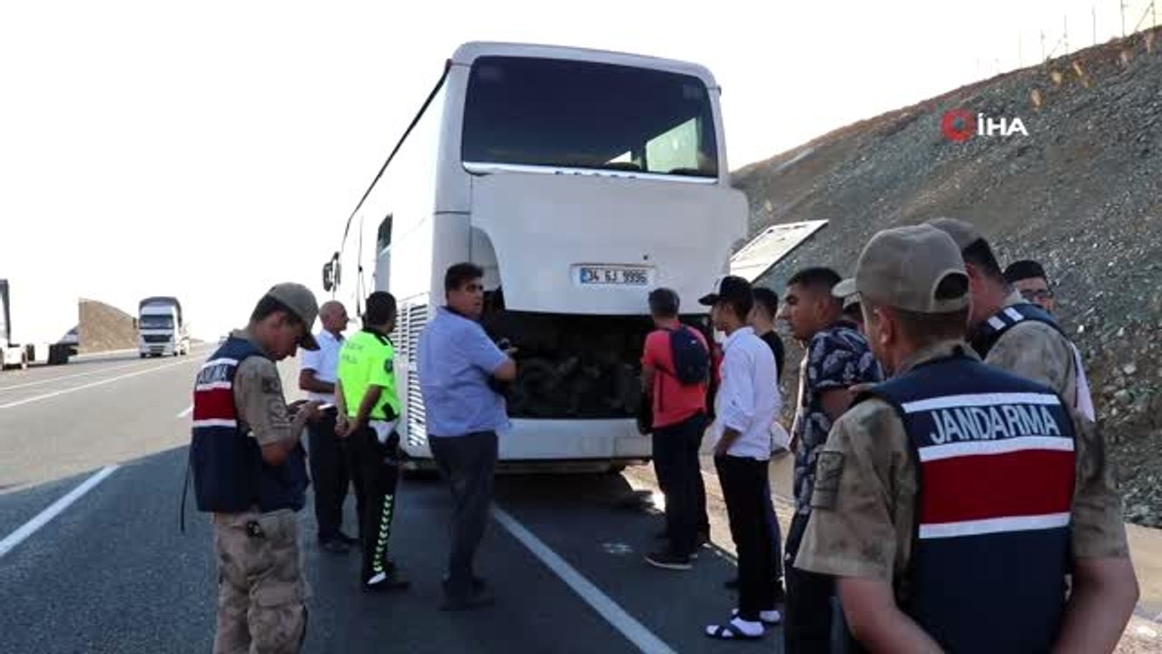 Erzincan'da faciadan dönüldü... İçerisinde 30 yolcu bulunan otobüs yandı