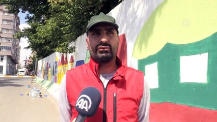 Gönüllü gençler kurumların beton bariyerlerini boyadı - AĞRI