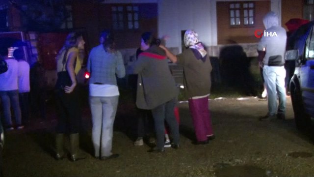 Hemşin ilçesinde bir sitenin istinat duvarı çöktü, 20 daireli apartman tahliye edildi