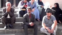 Çocukları dağa kaçırılan ailelerin HDP binasının önündeki eylemi 6'ncı gününde