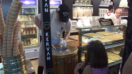 İzmir’de Maraş dondurmasına yoğun ilgi