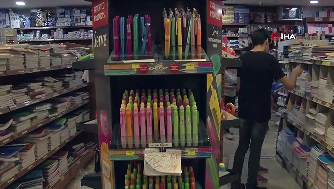 Veliler ellerine malzeme listesini alıp kırtasiyenin yolunu tuttu