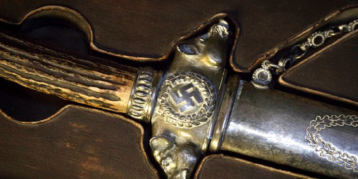 La Policía argentina incauta un sorprendente cargamento de 'tesoros nazis' mientras Trump felicita a los Polacos.