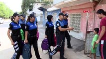 Adana'da polis 200 öğrenciye kırtasiye yardımı yaptı