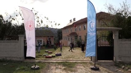 "Gönüllü gençler" eğitim yuvasına renk kattı - DÜZCE