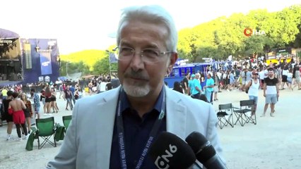 Mor ve Ötesi ile Ceza festivalde coşturdu